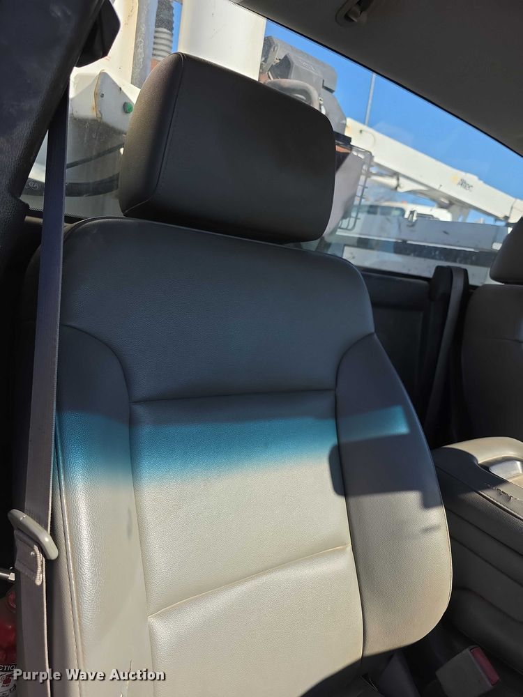 image for item FI0830 2015 Chevrolet Silverado 3500HD utility bed pickup truck