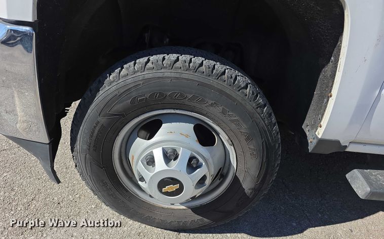 image for item FI0830 2015 Chevrolet Silverado 3500HD utility bed pickup truck