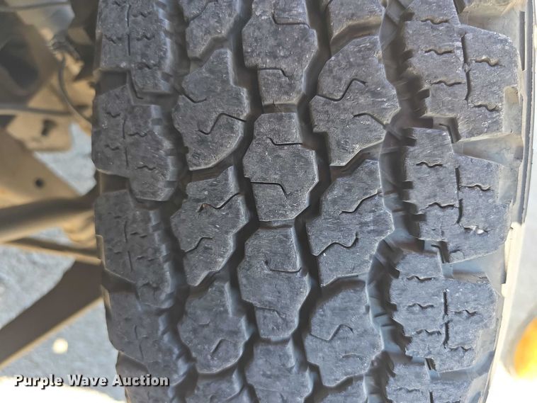 image for item FI0830 2015 Chevrolet Silverado 3500HD utility bed pickup truck