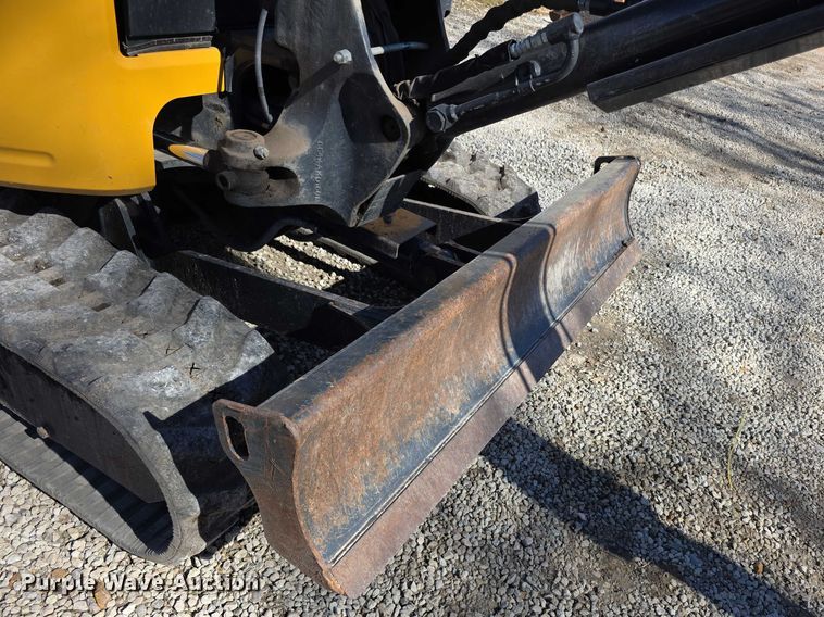 image for item FI0882 2017 John Deere 26G mini excavator