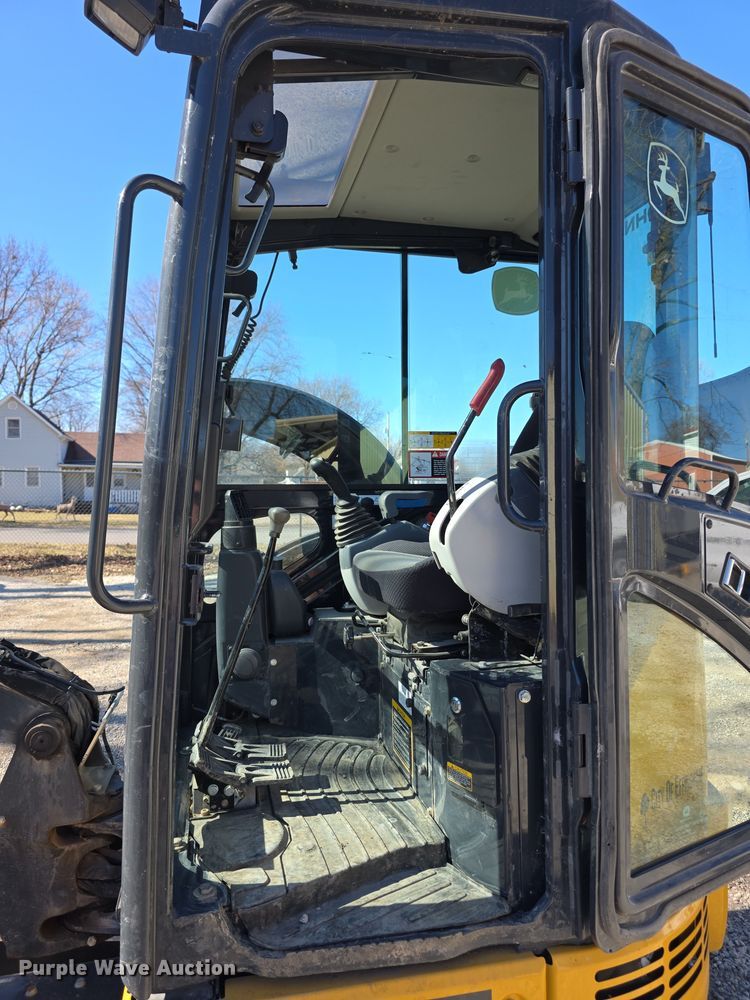 image for item FI0882 2017 John Deere 26G mini excavator