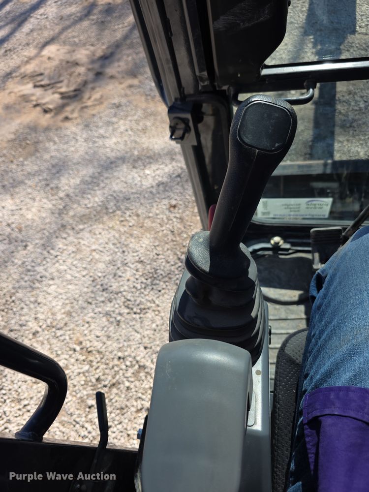 image for item FI0882 2017 John Deere 26G mini excavator