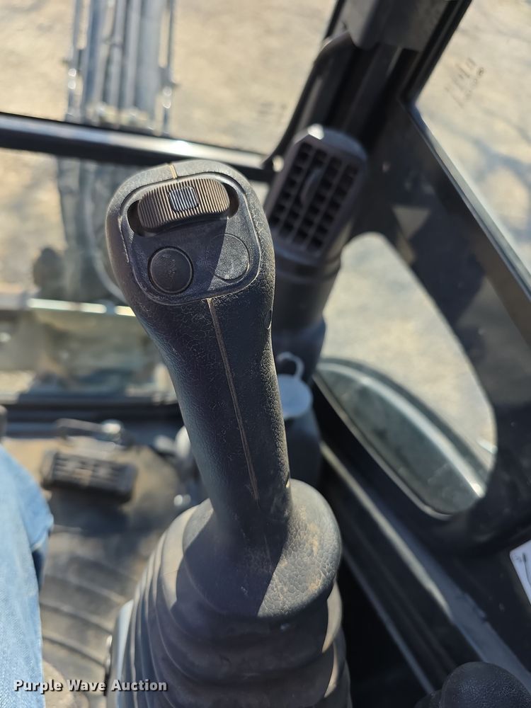 image for item FI0882 2017 John Deere 26G mini excavator