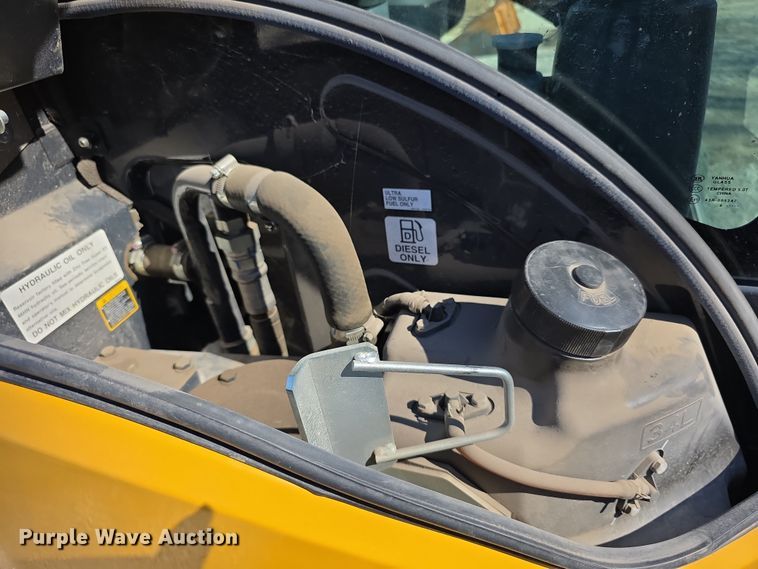 image for item FI0882 2017 John Deere 26G mini excavator