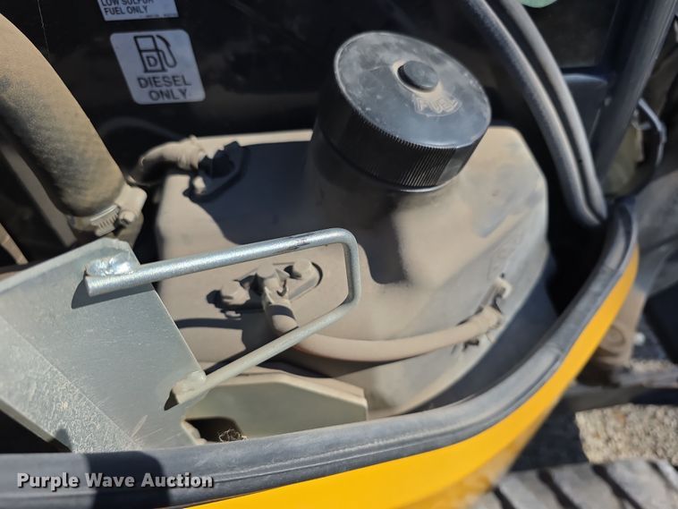 image for item FI0882 2017 John Deere 26G mini excavator