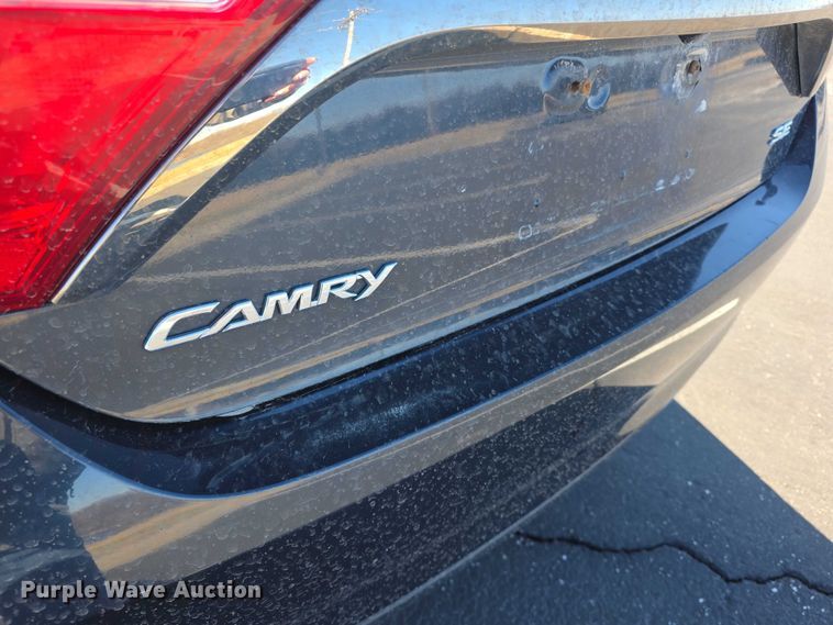 image for item FI0888 2017 Toyota Camry SE 