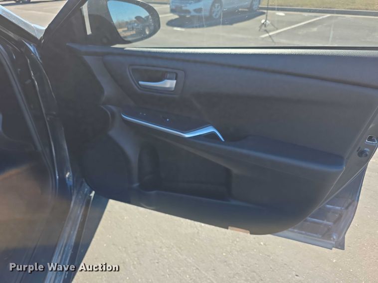 image for item FI0888 2017 Toyota Camry SE 