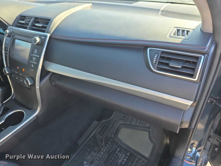 image for item FI0888 2017 Toyota Camry SE 