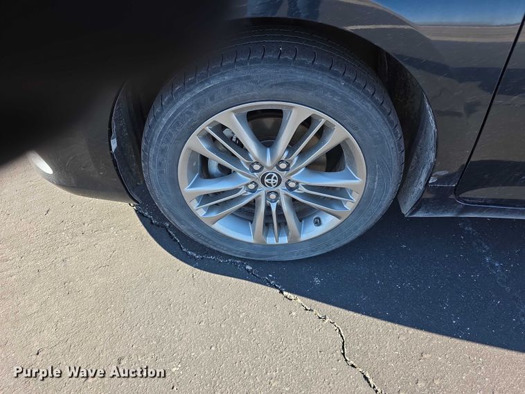image for item FI0888 2017 Toyota Camry SE 