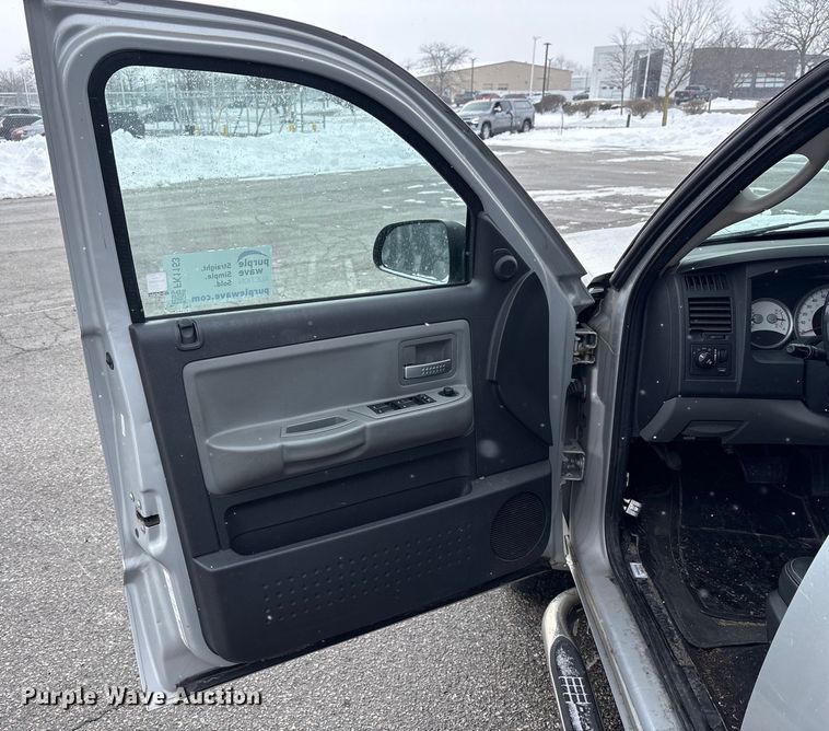 image for item FK1153 2008 Dodge Dakota Crew Cab pickup truck