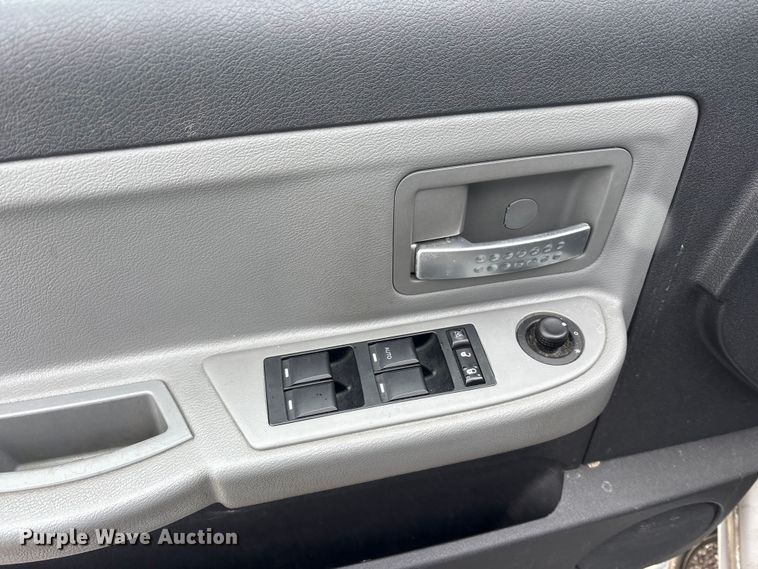 image for item FK1153 2008 Dodge Dakota Crew Cab pickup truck