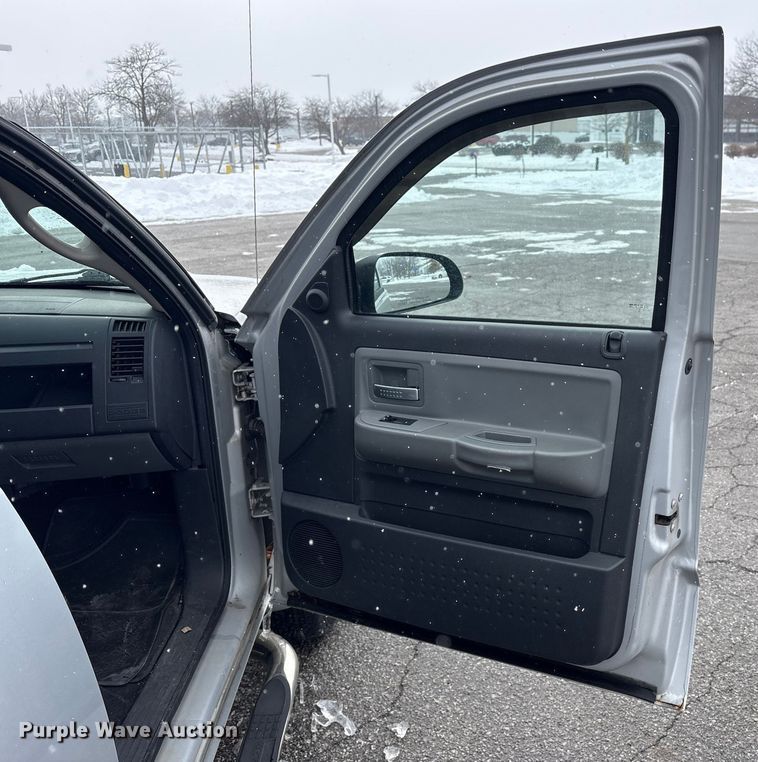 image for item FK1153 2008 Dodge Dakota Crew Cab pickup truck