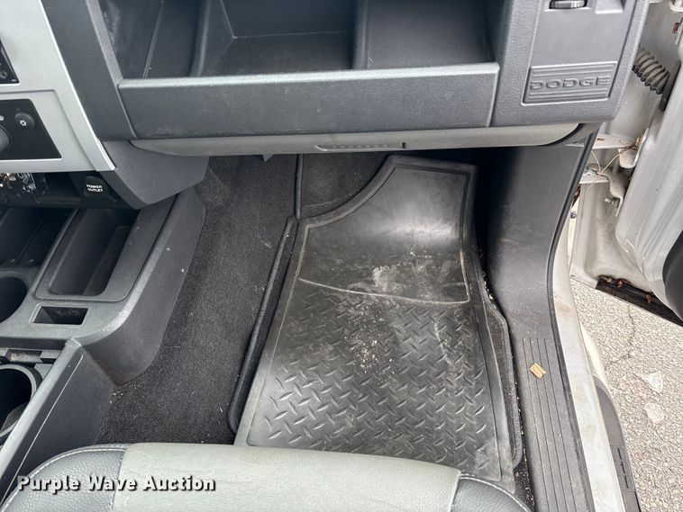 image for item FK1153 2008 Dodge Dakota Crew Cab pickup truck