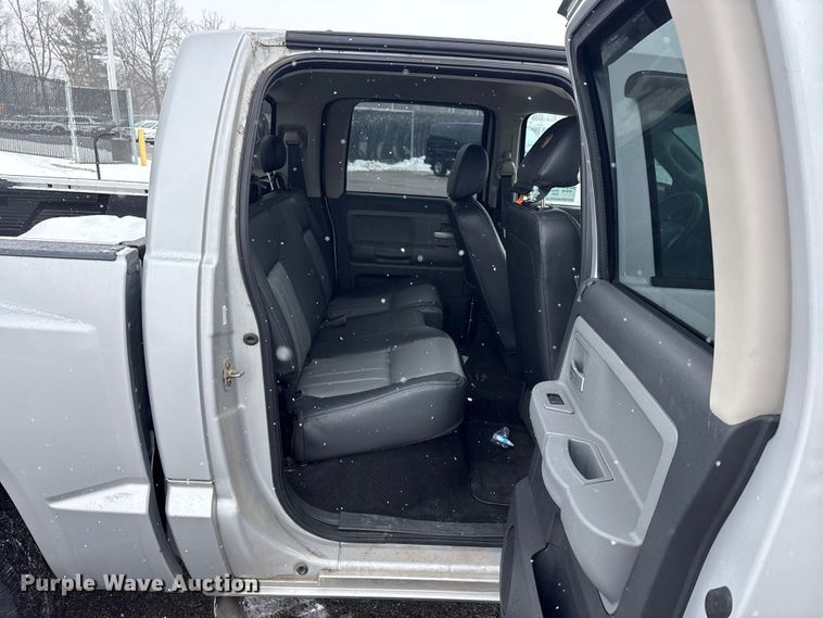 image for item FK1153 2008 Dodge Dakota Crew Cab pickup truck