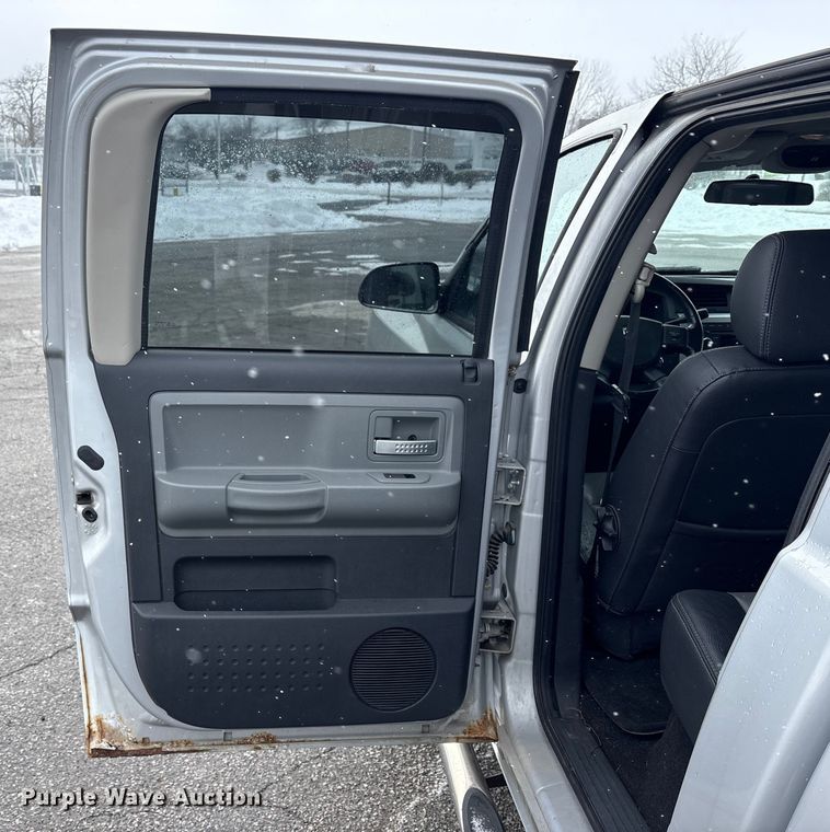 image for item FK1153 2008 Dodge Dakota Crew Cab pickup truck