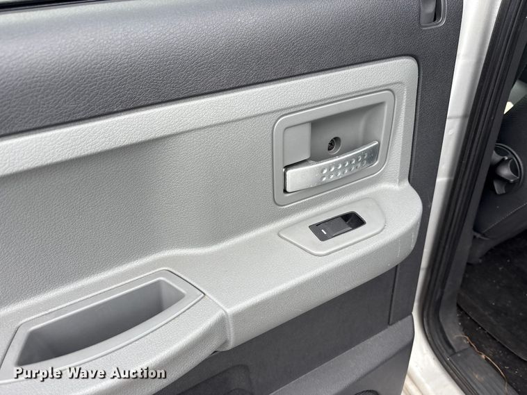 image for item FK1153 2008 Dodge Dakota Crew Cab pickup truck