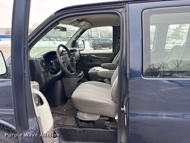 image for item FK1154 2007 Chevrolet Express 3500 van