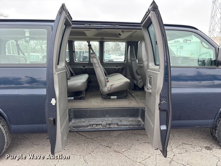 image for item FK1154 2007 Chevrolet Express 3500 van
