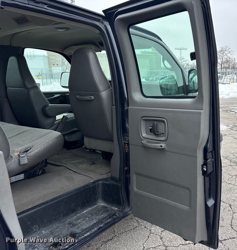 image for item FK1154 2007 Chevrolet Express 3500 van