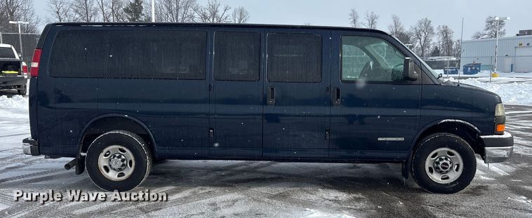image for item FK1155 2005 GMC Savana van