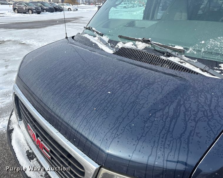 image for item FK1155 2005 GMC Savana van