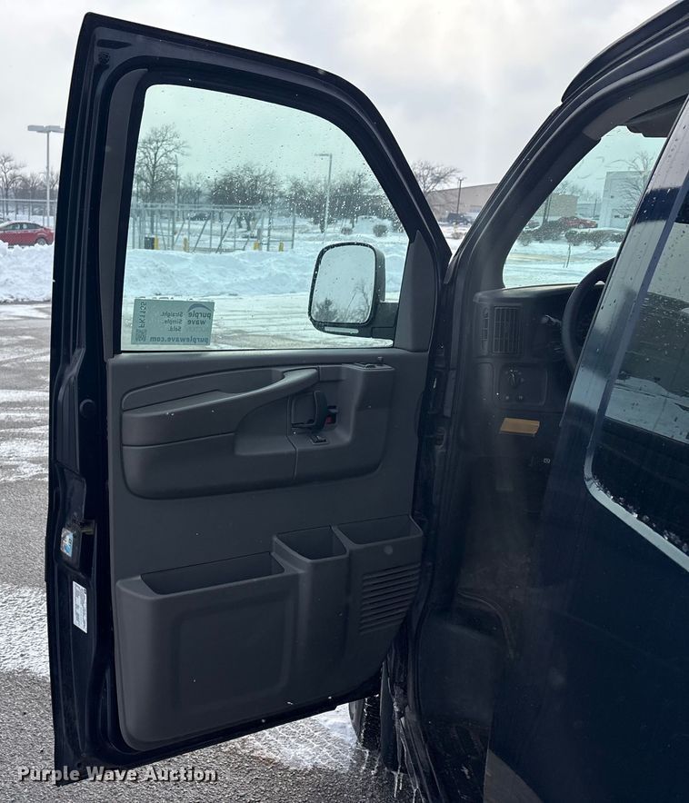 image for item FK1155 2005 GMC Savana van