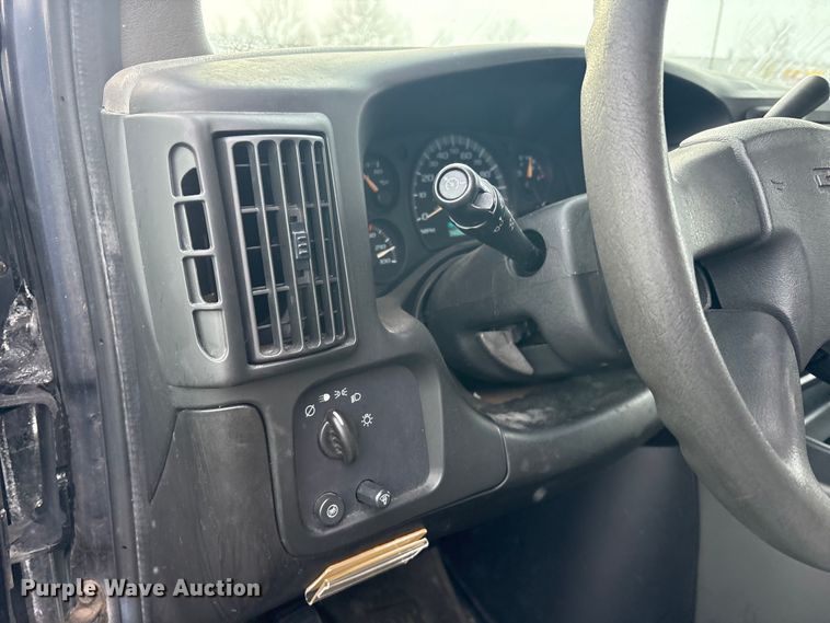 image for item FK1155 2005 GMC Savana van