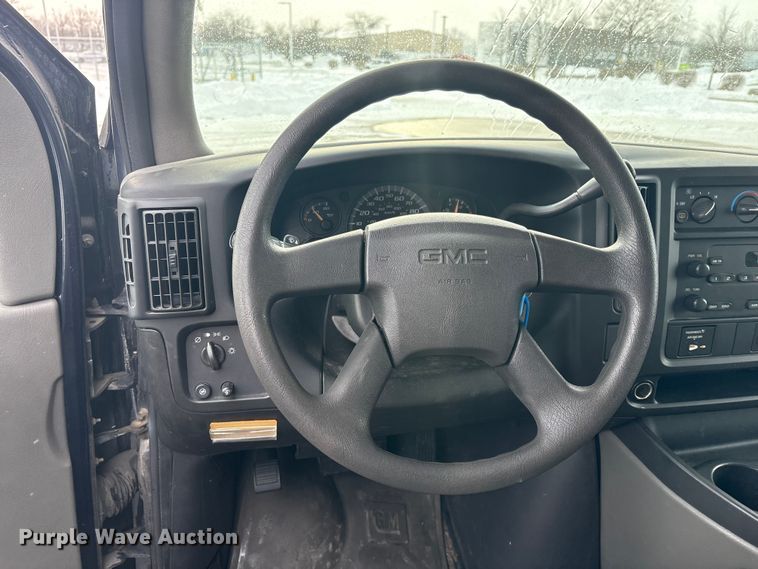 image for item FK1155 2005 GMC Savana van