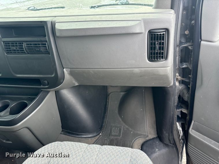 image for item FK1155 2005 GMC Savana van