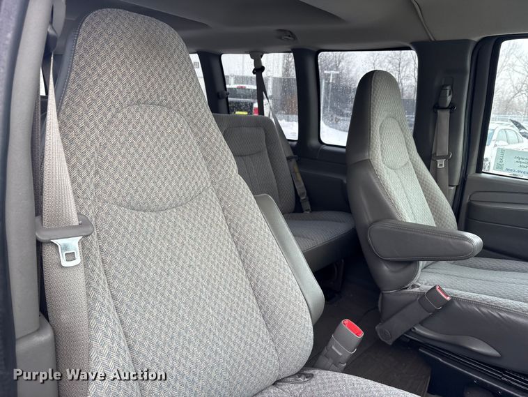 image for item FK1155 2005 GMC Savana van