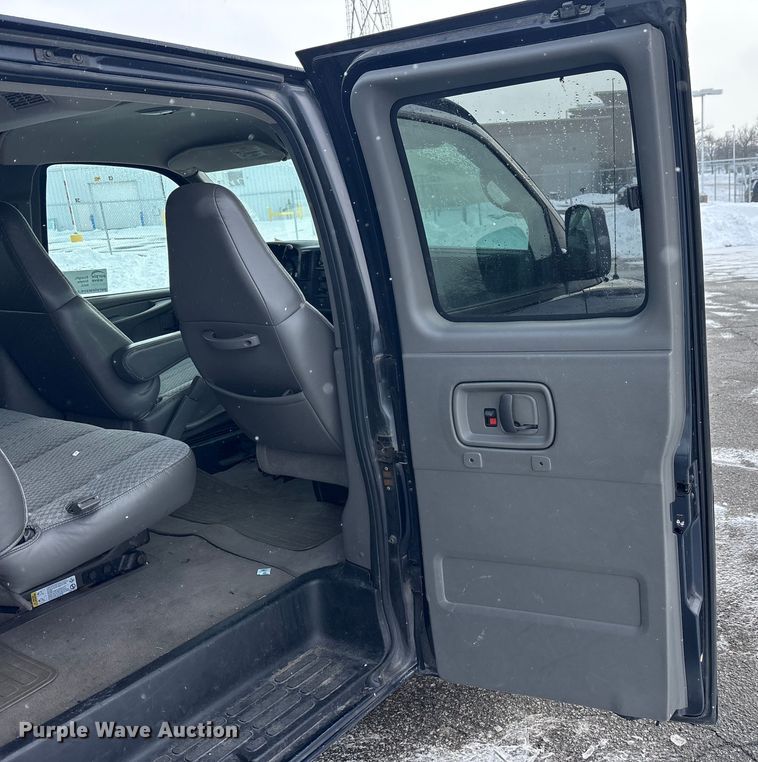 image for item FK1155 2005 GMC Savana van