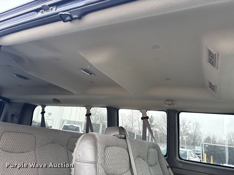 image for item FK1155 2005 GMC Savana van