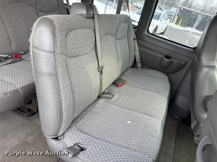 image for item FK1155 2005 GMC Savana van