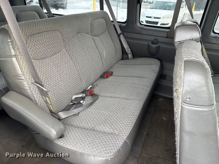 image for item FK1155 2005 GMC Savana van