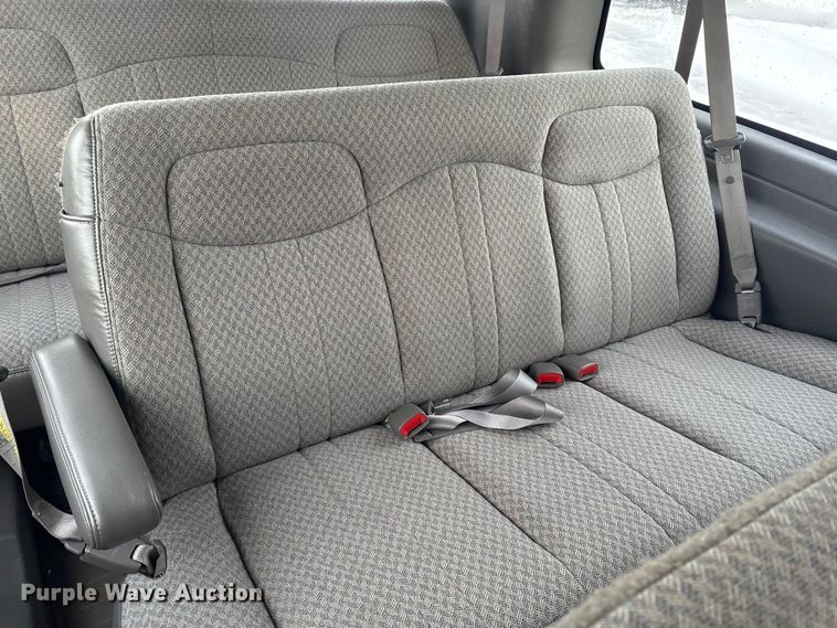 image for item FK1155 2005 GMC Savana van