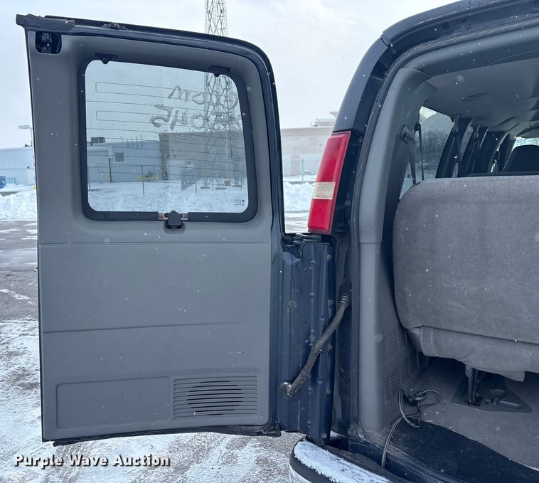 image for item FK1155 2005 GMC Savana van