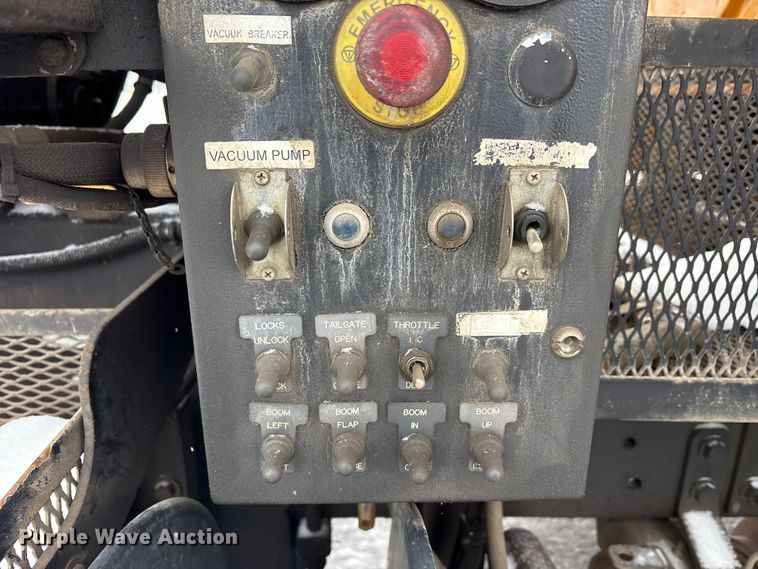 image for item FK1161 2013 International 7500 hydrovac truck