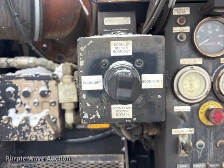 image for item FK1161 2013 International 7500 hydrovac truck