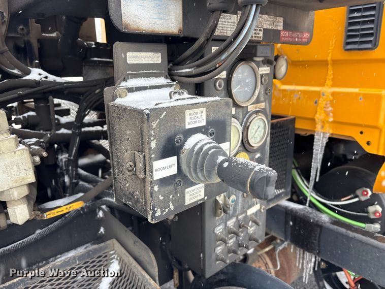 image for item FK1161 2013 International 7500 hydrovac truck