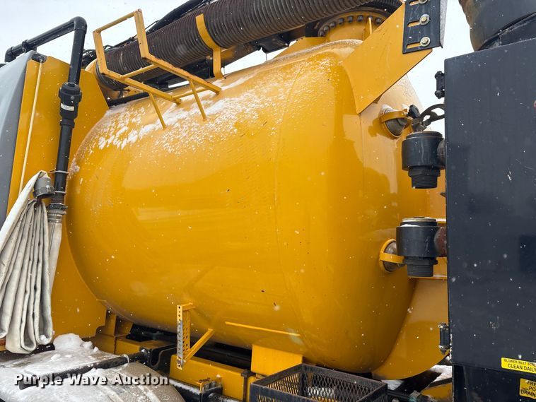 image for item FK1161 2013 International 7500 hydrovac truck