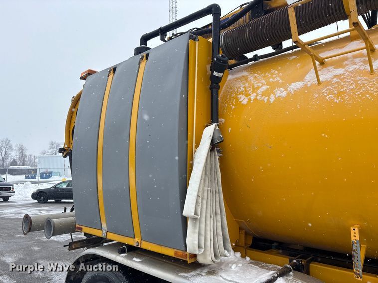 image for item FK1161 2013 International 7500 hydrovac truck