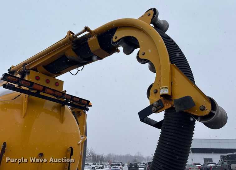 image for item FK1161 2013 International 7500 hydrovac truck