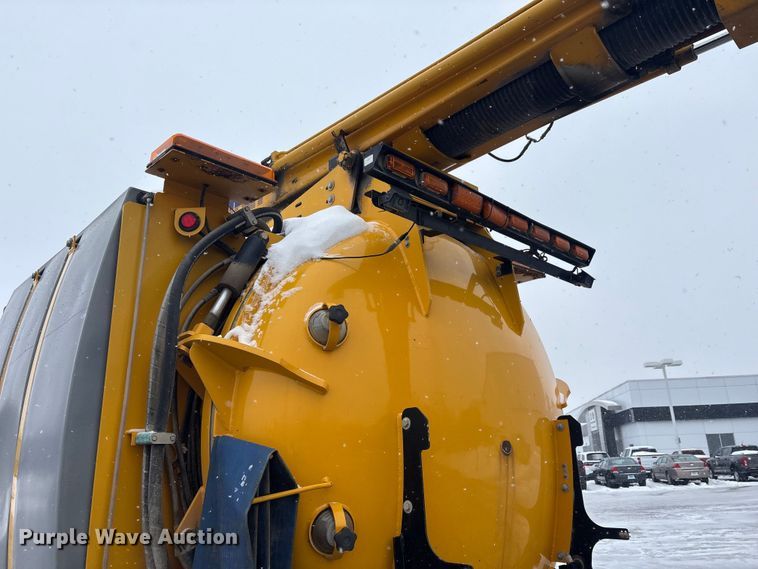 image for item FK1161 2013 International 7500 hydrovac truck