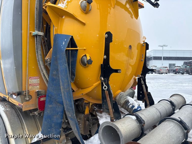 image for item FK1161 2013 International 7500 hydrovac truck