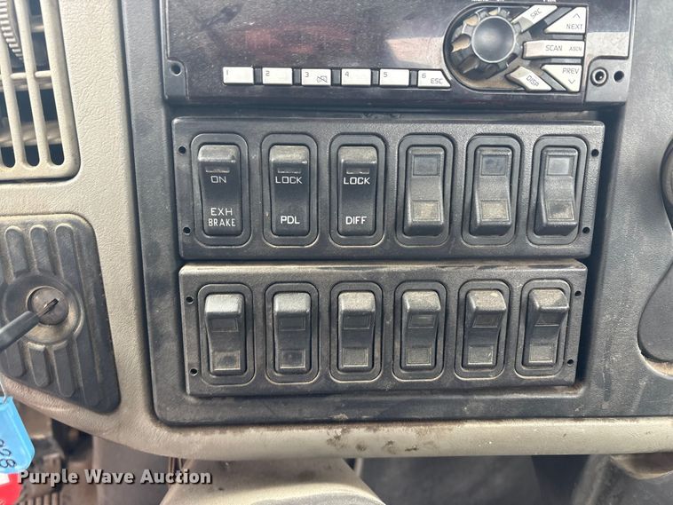 image for item FK1161 2013 International 7500 hydrovac truck