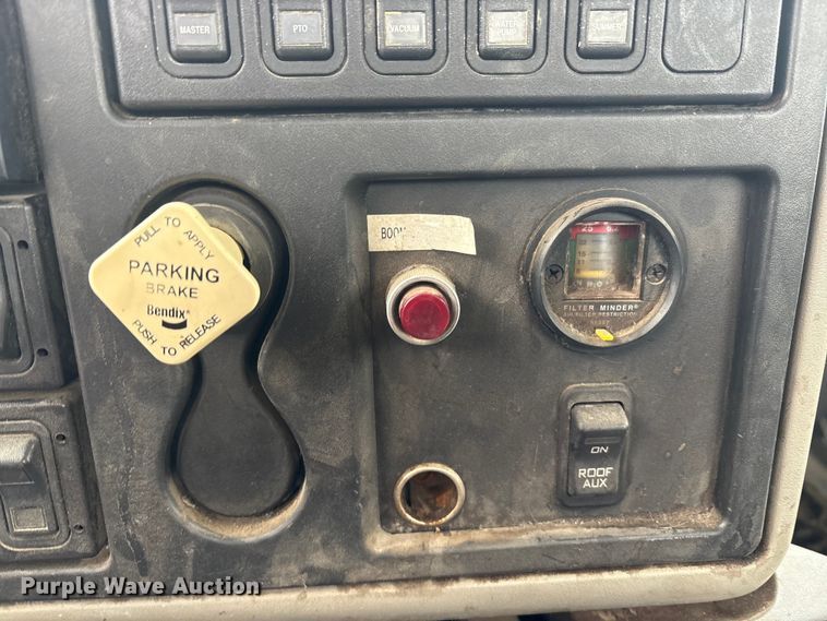 image for item FK1161 2013 International 7500 hydrovac truck