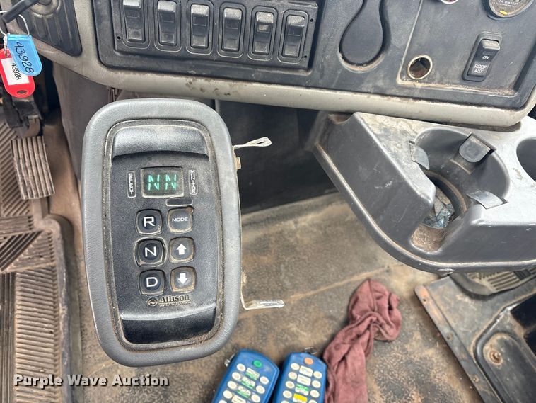 image for item FK1161 2013 International 7500 hydrovac truck