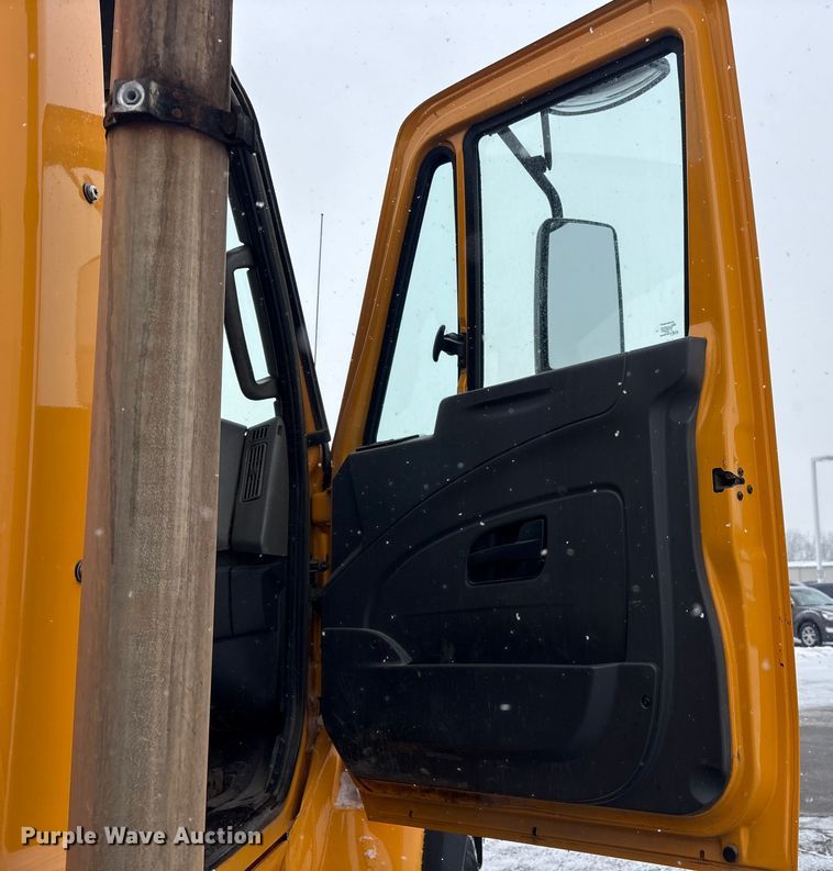 image for item FK1161 2013 International 7500 hydrovac truck