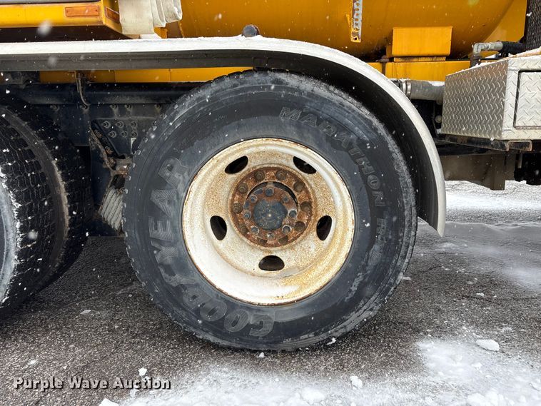 image for item FK1161 2013 International 7500 hydrovac truck