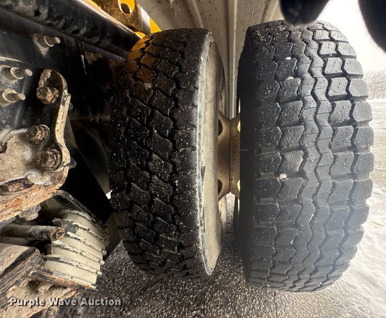 image for item FK1161 2013 International 7500 hydrovac truck